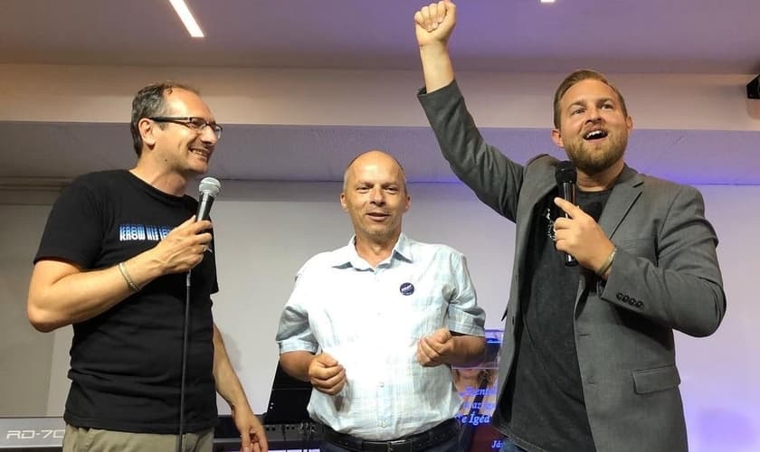 Homem testemunha cura após oração. (Imagem ilustrativa: Instagram Paul Maurer)