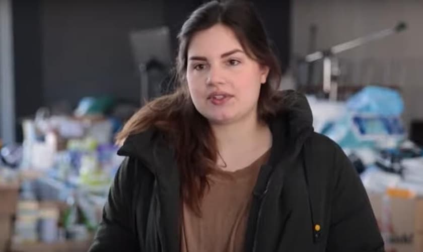 Marie, uma das missionárias da JOCUM. (Foto: Captura de tela/YouTube/CBN News)