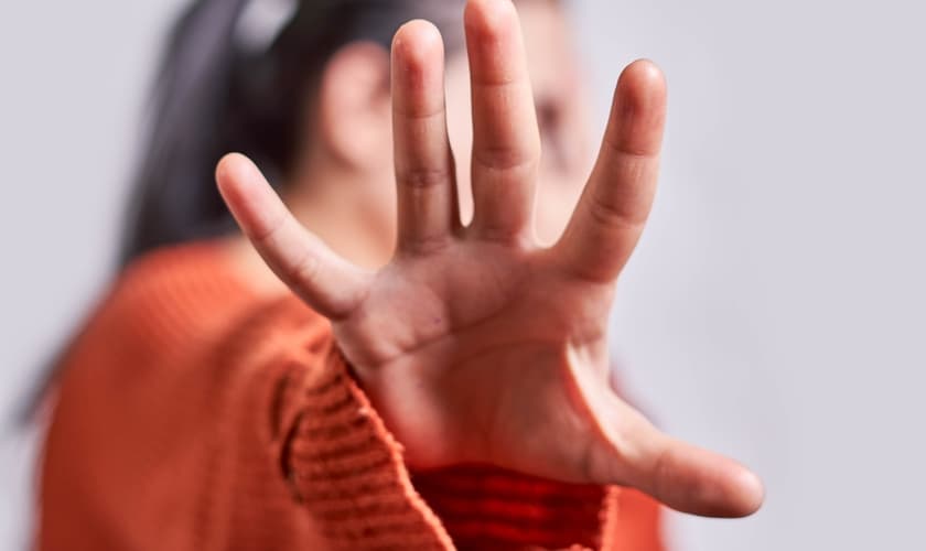Mulheres cristãs também sofrem abuso físico, verbal e emocional. (Foto: Flickr/Marco Verch)