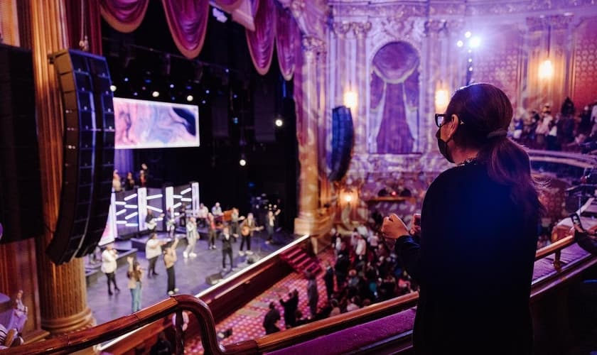  Para Keller, o modelo de megaigreja é prejudicial ao desenvolvimento espiritual da congregação. (Foto: Facebook/Times Square Church). 