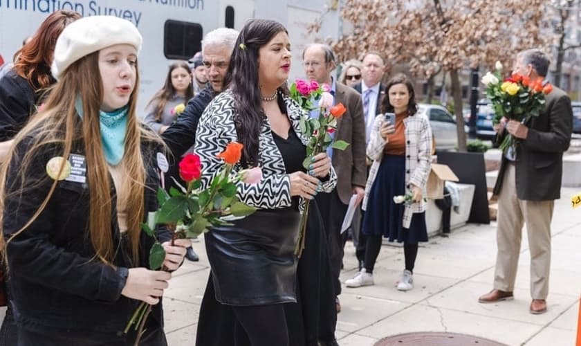 Com a nova lei, ativistas pró-vida poderão ser condenados a até 1 ano de prisão. (Foto: Facebook/PAAU).