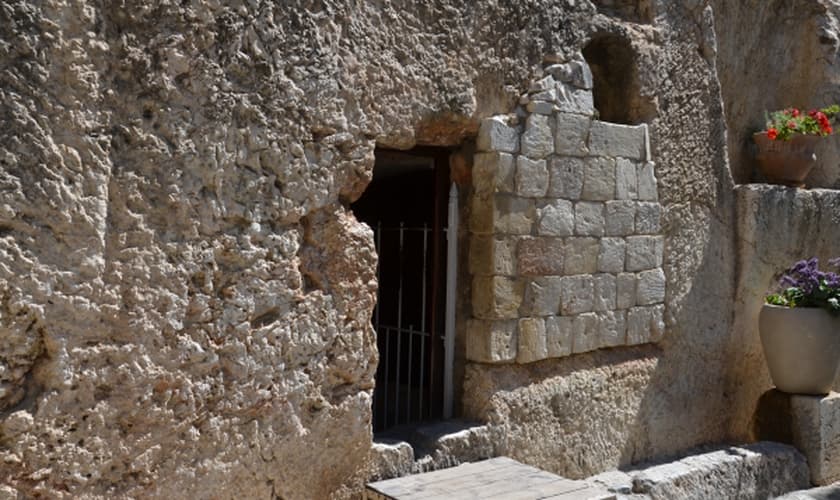 J. Warner Wallace e Josh McDowell tentaram usar a ciência para refutar as evidências da ressurreição. (Foto: Jonny Gios/Unsplash).