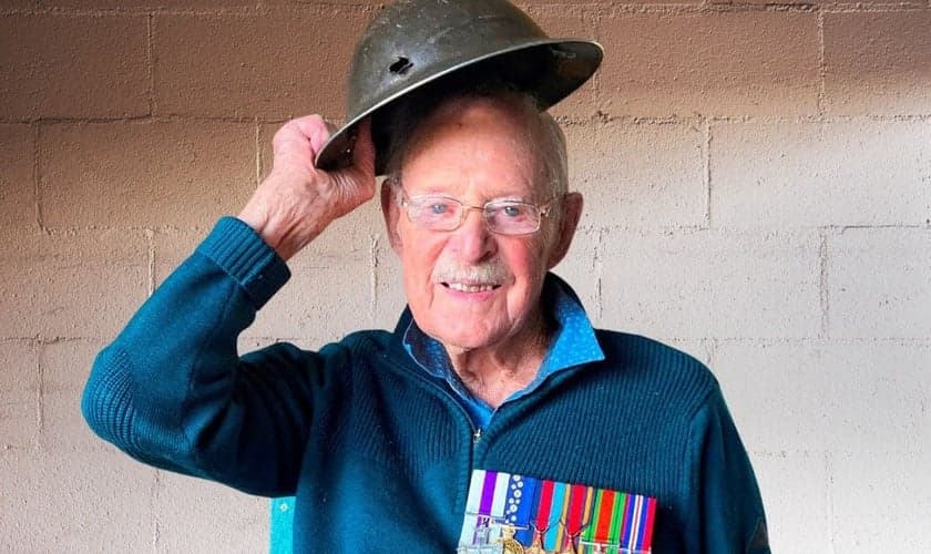 Joe, de 101 anos, foi tenente na Segunda Guerra Mundial. (Foto: Eternity News)