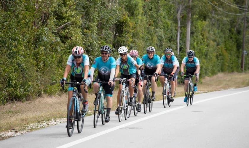 O grupo de ciclismo promoveu 43 passeios de bicicleta até alcançar a meta. (Foto: Facebook/Ends of the Earth Cycling).