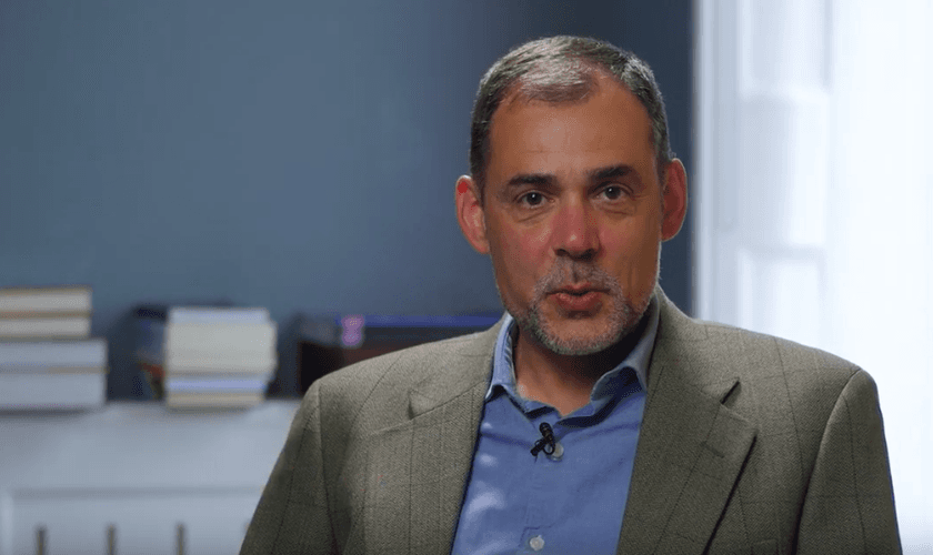 Keith Walters em depoimento sobre a decisão favorável que recebeu do Tribunal do Trabalho. (Foto: Captura de tela YouTube Christian Concern)