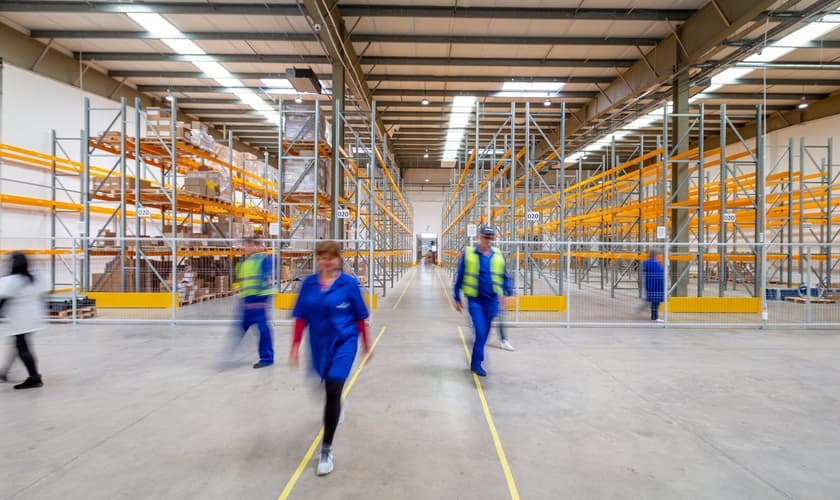A Amazon é um dos maiores empregadores do setor privado nos EUA. (Foto: Adrian Sulyok / Unsplash)