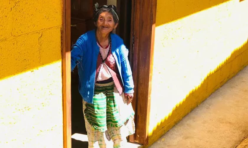 Uma das viúvas em sua nova casa. (Foto: Reprodução/World Challenge)