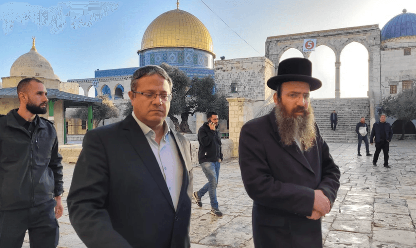 Itamar Ben-Gvir subindo ao Monte do Templo em Jerusalém. (Foto: Temple Mount Heritage Foundation)