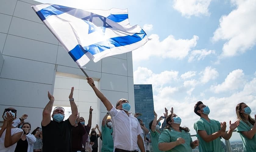 Voo do Dia da Independência sobre hospitais de Israel em 2020. (Foto: Wikimedia Commons)