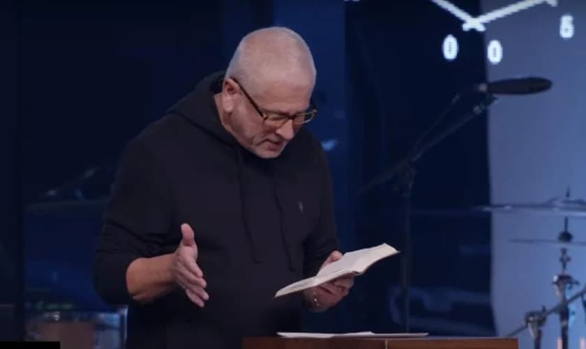 Pastor Louis Giglio. (Foto: Captura de tela/YouTube/Passion City Church)