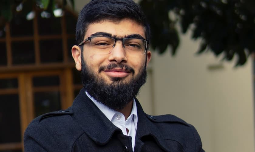 Badawi se matriculou em uma faculdade de teologia para conhecer o cristianismo. (Foto: Imagem ilustrativa/Unsplash/Sohaib Al Kharsa).