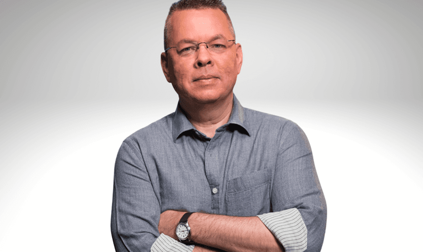 Andrew Brunson: ‘O mundo moderno hostilizará ainda mais os cristãos’. (Foto: Reprodução / Harbingers Daily)