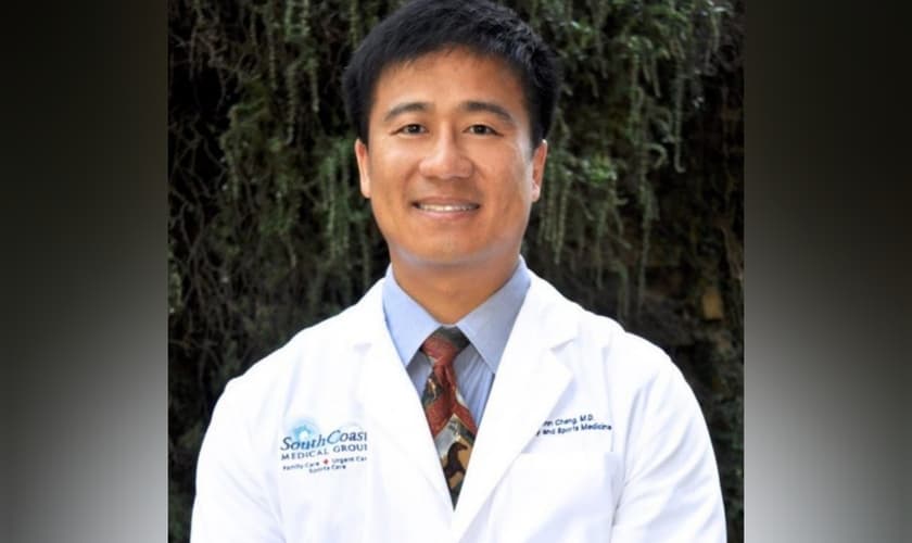 John Cheng, um médico esportivo, morreu tentando proteger sua congregação.   (Foto: Twitter/OC Sheriff Don Barnes).