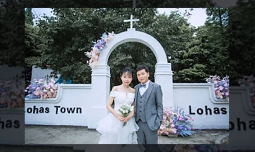 Os noivos Zhang Q iang e Xiao Yue. (Foto: China Aid).