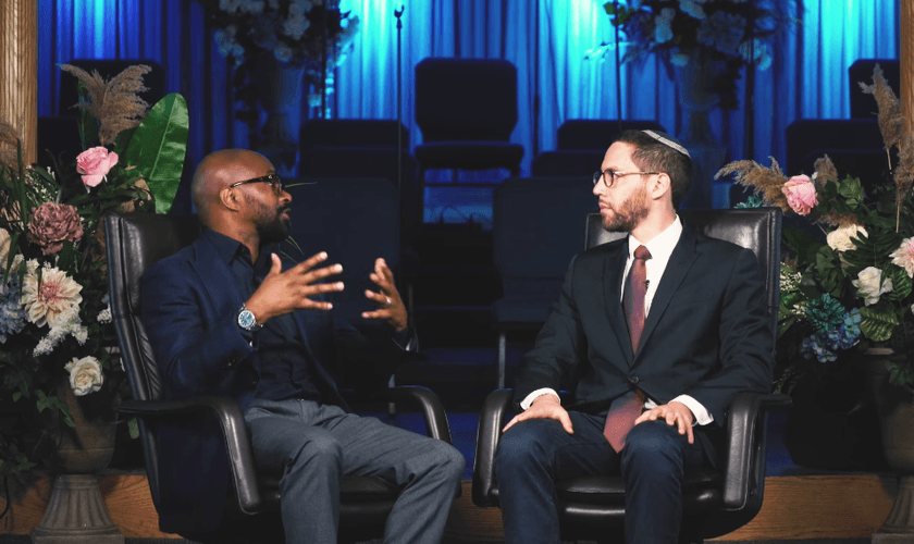 O pastor Chris Harris ao lado do rabino Ari Hart. (Foto: Facebook/Ari Hart)