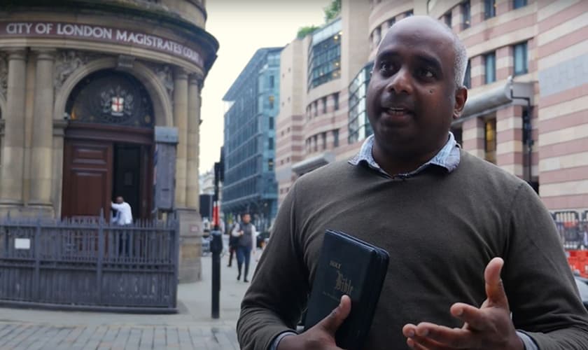 Andrew Sathiyavan foi preso e multado pelas autoridades. (Foto: Christian Concern/Rebekah Moffett)