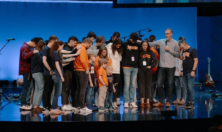 Imagem de culto na Cornerstone Church. (Foto: Cornerstone Church of Ames)