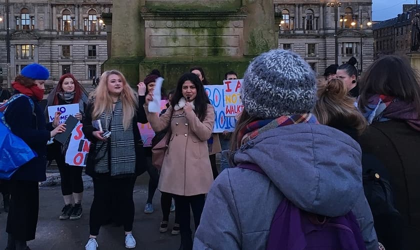 Ativistas pró-aborto, em George Square, Glasgow, Escócia. (Foto: Creative Commons)