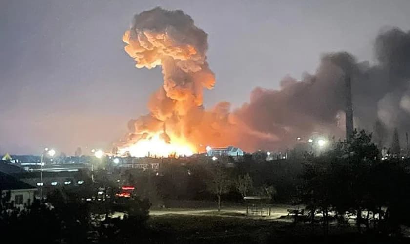 Explosão na capital ucraniana de Kiev, em 24 de fevereiro de 2022. (Foto: Gabinete do Presidente da Ucrânia)