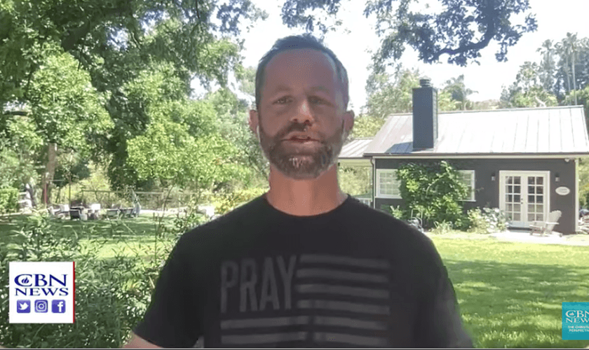 Kirk Cameron defende o homeschooling contra doutrinação nas escolas. (Captura de tela CBN News)