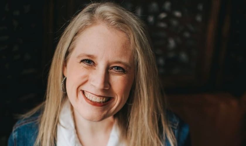 Lindsey Carlson ensinou que o cristão não deve buscar encorajamento na Palavra de Deus. (Foto: lindseycarlson.net).