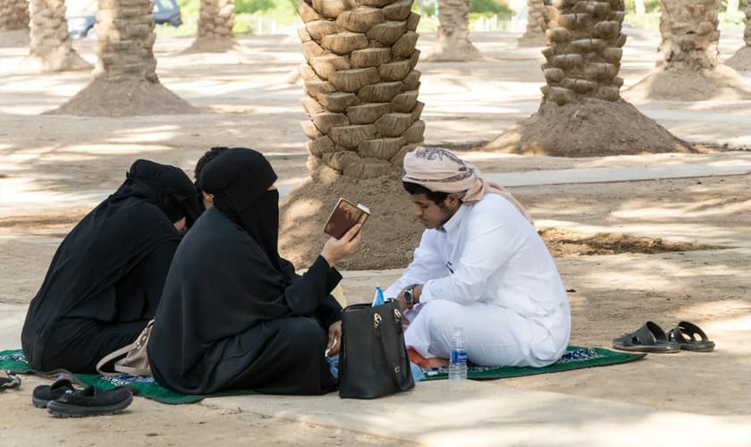 As ondas da rádio “Voz da Paz” estão alcançando até 150 mil ouvintes no Oriente Médio. (Foto: Imagem ilustrativa/Portas Abertas).