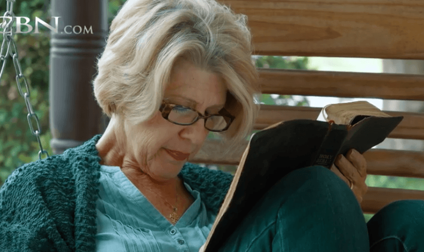 Nancy Chalmers decidiu orar pelo filho até ver o milagre. (Captura de tela CBN News)