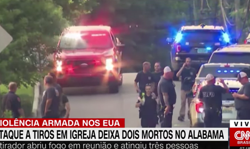 Mobilização policial após ataque na Igreja Episcopal St. Stephen's, no Alabama. (Captura de tela CNN Brasil)