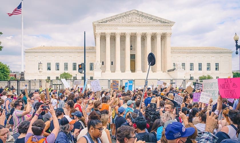 Protesto perante a Suprema Corte em 24 de junho de 2022, Roe v. Wade. (Foto: Reprodução / Wikipedia)