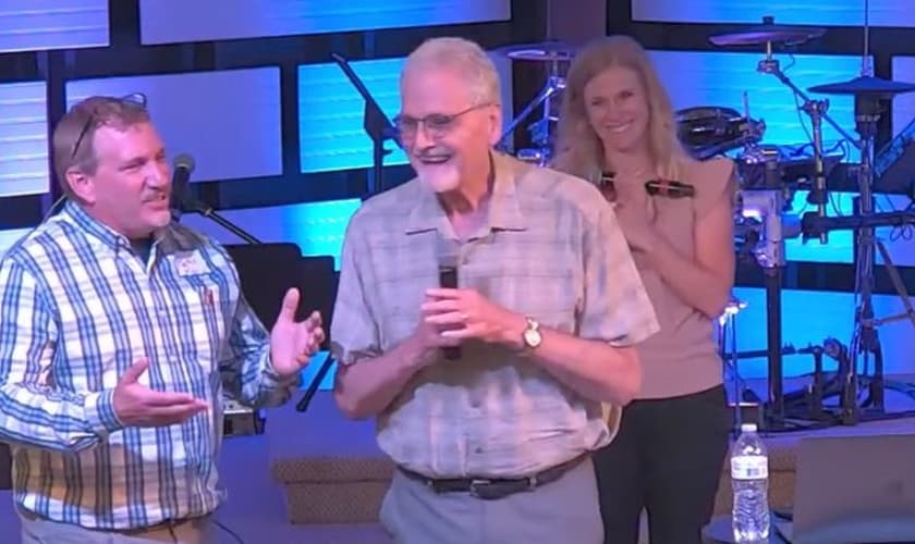 Bill sofria de Síndrome Pós-Pólio, que atrofiou seu corpo e o impediu de pregar. (Foto: Assemblies of God).