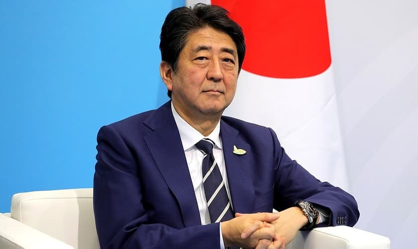 Shinzo Abe foi baleado durante um comício político, nesta sexta-feira (8). (Foto: Wikimedia Commons/Kremlin.ru).