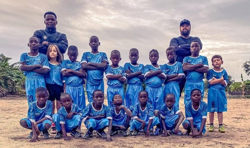 Leo Burg usa sua profissão no campo missionário. (Foto: Leo Burg/Instagram)