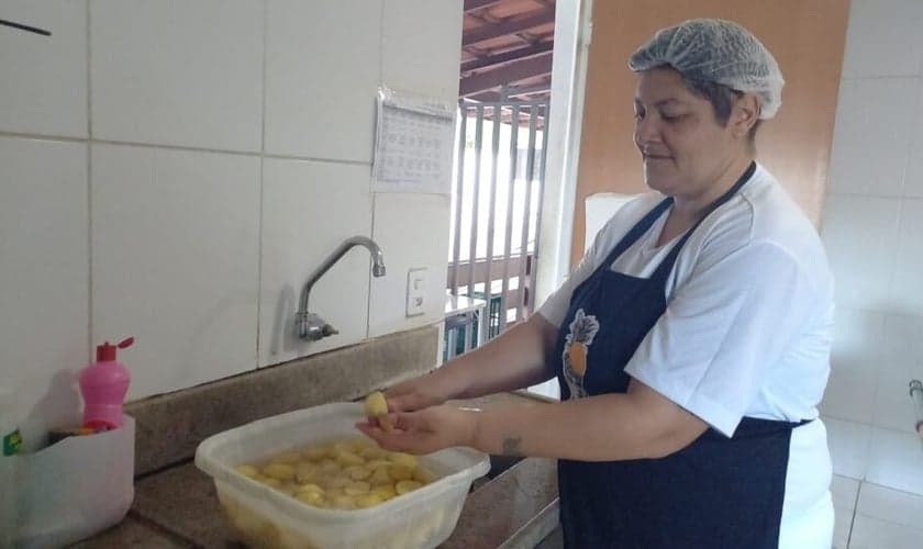 Janaína teve a vida transformada com a ajuda da “Casa das Mulheres”. (Foto: Divulgação/Notícias Adventistas).