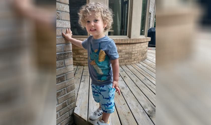 Aiden McCarthy, de 2 anos, ficou órfão depois do massacre nos EUA. (Foto: Reprodução/Chicago Sun Times)