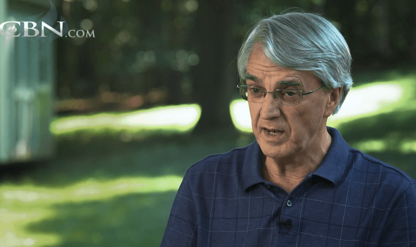 Ken Johnston cancelou sua cirurgia e passou três dias sozinho em oração. (Foto: Reprodução/CBN News).