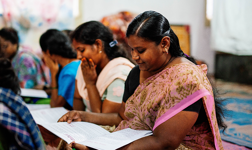 Indianos são alfabetizados e evangelizados. (Foto: Reprodução/MNN)