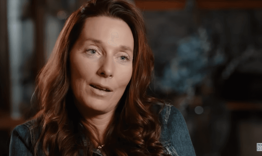 Ao salvar o filho, Melissa colocou o bebê para adoção. (Foto: Reprodução/CBN News).