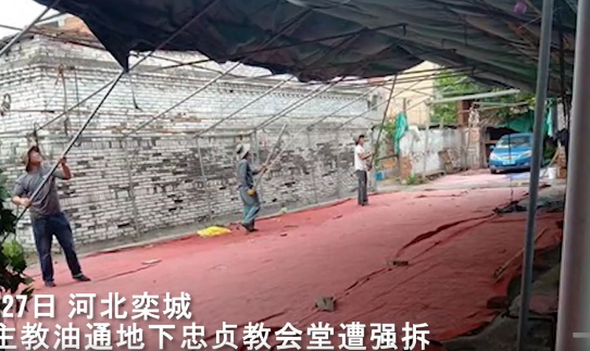 Igreja, que estava montada em tenda, foi demolida por autoridades chinesas. (Foto: Captura de tela/Twitter/RFA)