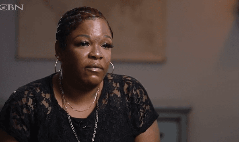 Martha Moore testemunha sua cura na CBN News. (Captura de tela/CBN News)