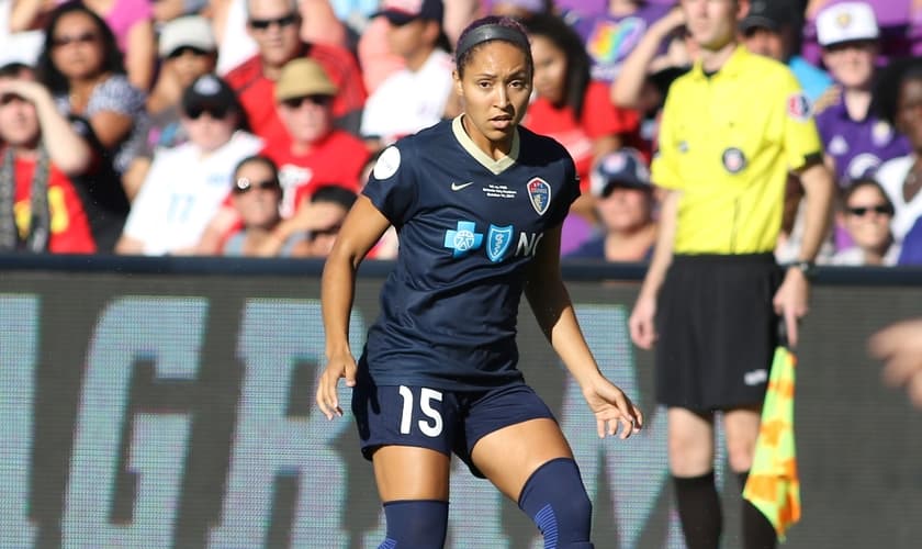 Jaelene Hinkle jogando pelo NC Courage, em 2017. (Foto: BDZ Sports/Wikimedia Commons)