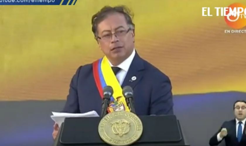Gustavo Petro assume a presidência da Colômbia. (Captura de tela/YouTube/El Tiempo).