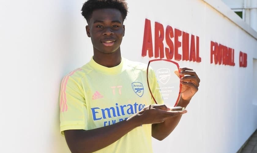 O britânico Bukayo Saka é um cristão devoto. (Foto: Bukayo Saka/Instagram)
