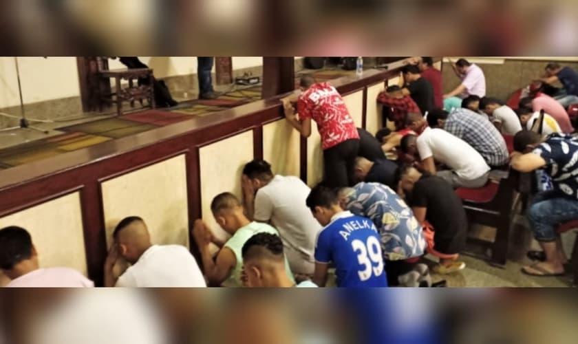 Ahmed planejava matar o tio, mas se arrependeu e liberou perdão ao ouvir o Evangelho. (Foto: Christian Aid Mission).