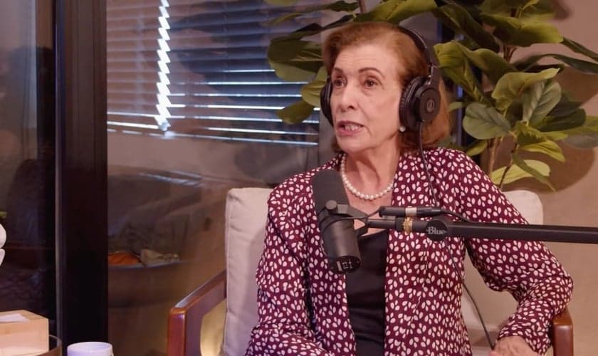 Cris Poli, mais conhecida como Supernanny, em entrevista ao Positivamente Podcast. (Foto: Captura de tela/YouTube Positivamente Podcast)