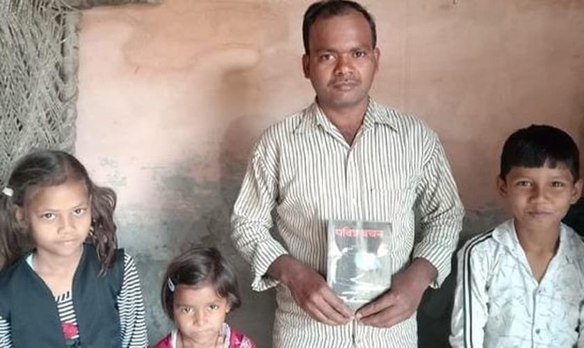 Siro e seus três filhos. (Foto: Reprodução/GFA)