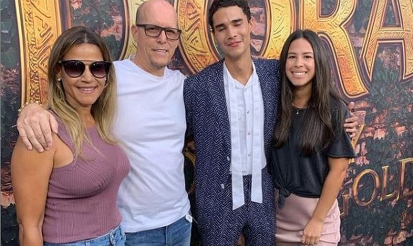 Jim Wahlberg (segundo à esquerda) com a esposa e filhos. (Foto: Instagram/Jim Wahlberg).