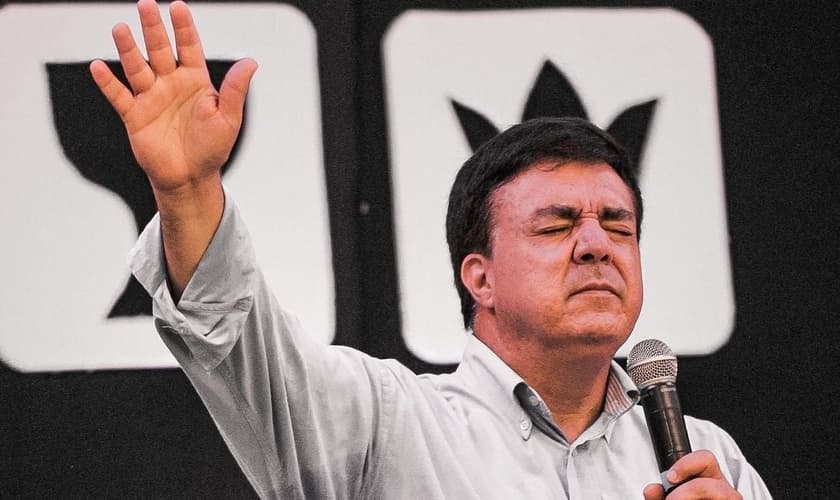 Pastor Edino Melo. (Foto: Instagram/Quadrangular Lourdes/Julia Fonseca)