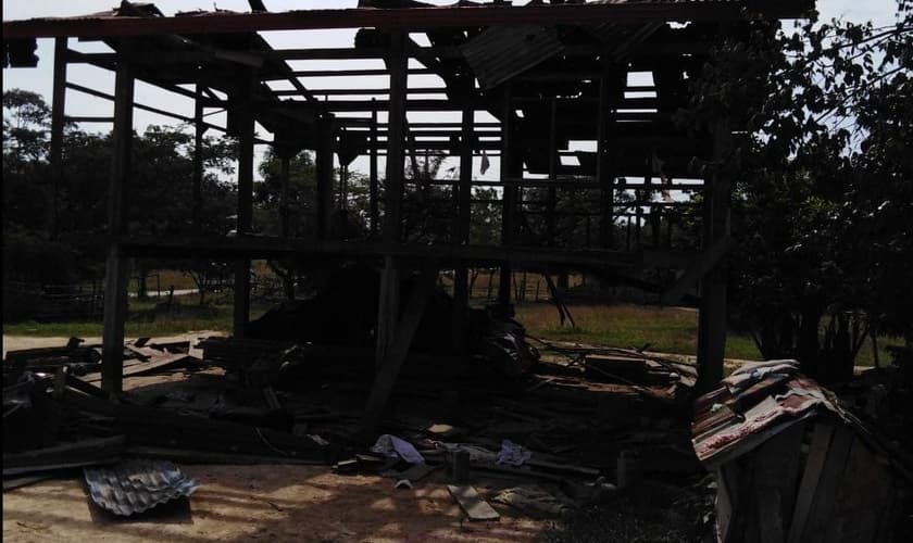 Casa de um cristão no Laos que foi demolida. (Foto cortesia de Asian Access/Mission Network News).