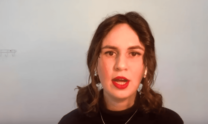 Sophia Galvin fala sobre seu testemunho e ministério. (Captura de tela/YouTube/Allie Beth Stuckey)