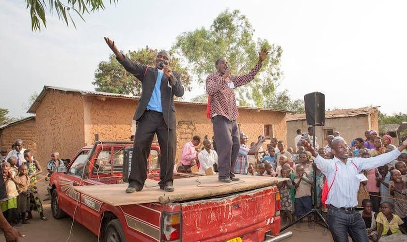 O Reaching Souls International apoia 2 mil missionários em 13 países. (Foto: Facebook/Reaching Souls International).